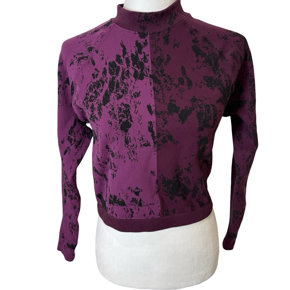 Fabletics Purple and Black Graphic Crop Shirt